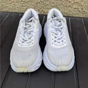 Women’s White Hoka Bondi 8 Sneakers size 6.5